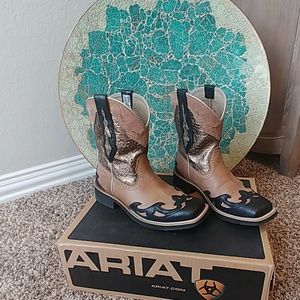 Ariat Show Baby Sq Toe Wing Tip Boot